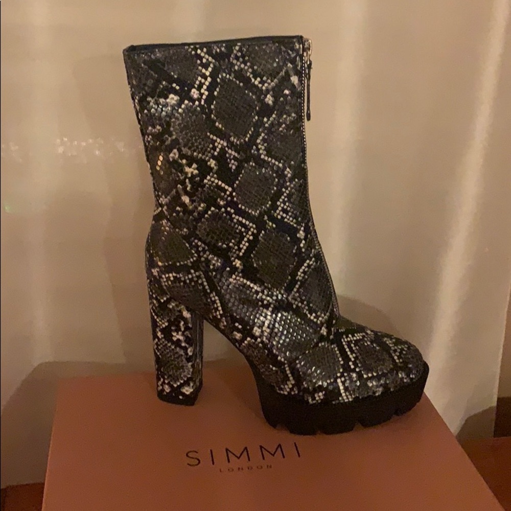 Simmi Jezebel dark gray snake print ankle boots